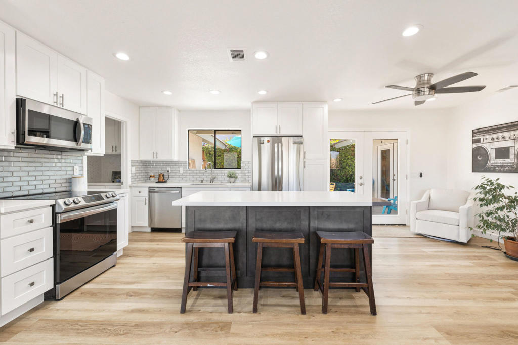 54525 Avenida Carranza