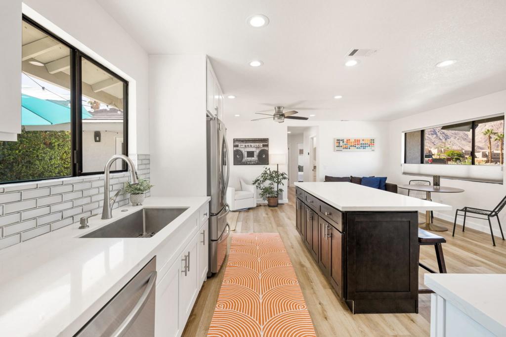 54525 Avenida Carranza