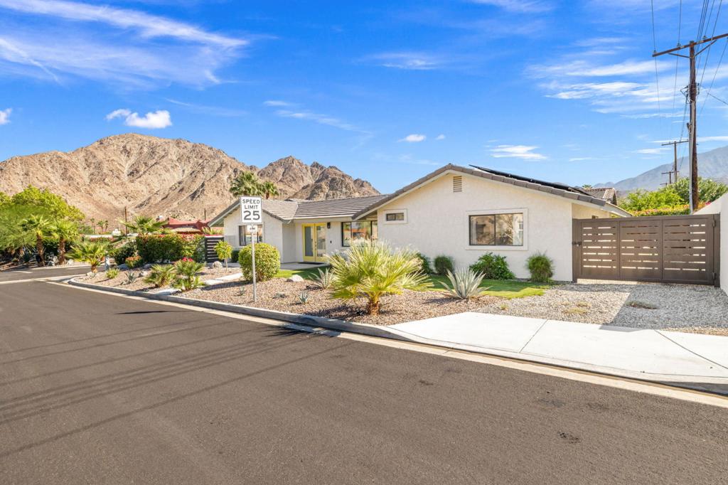 54525 Avenida Carranza