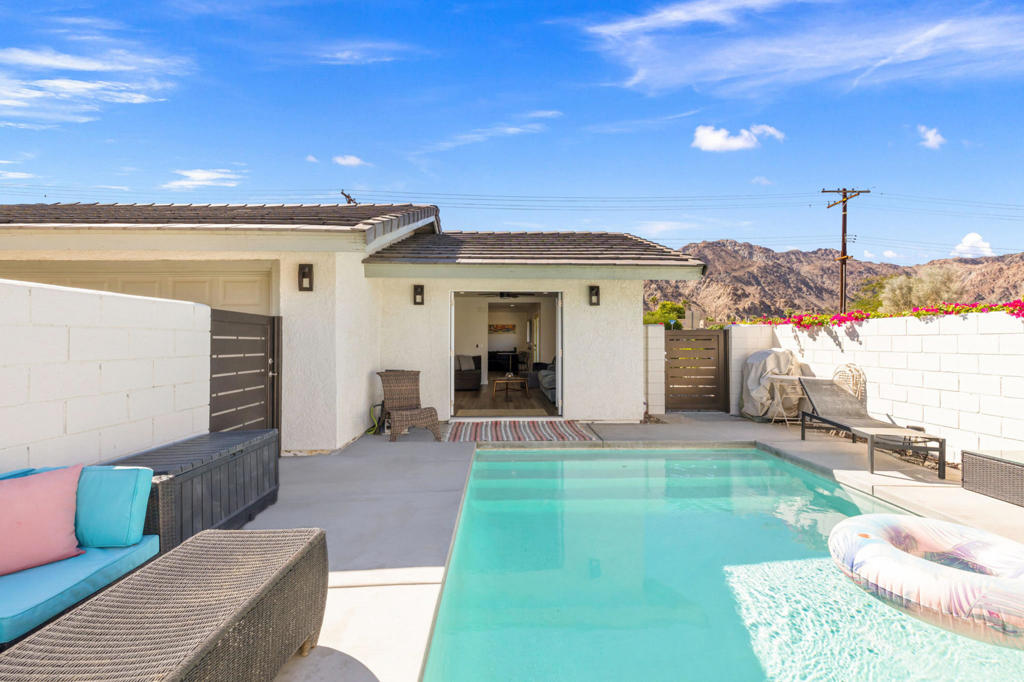 54525 Avenida Carranza