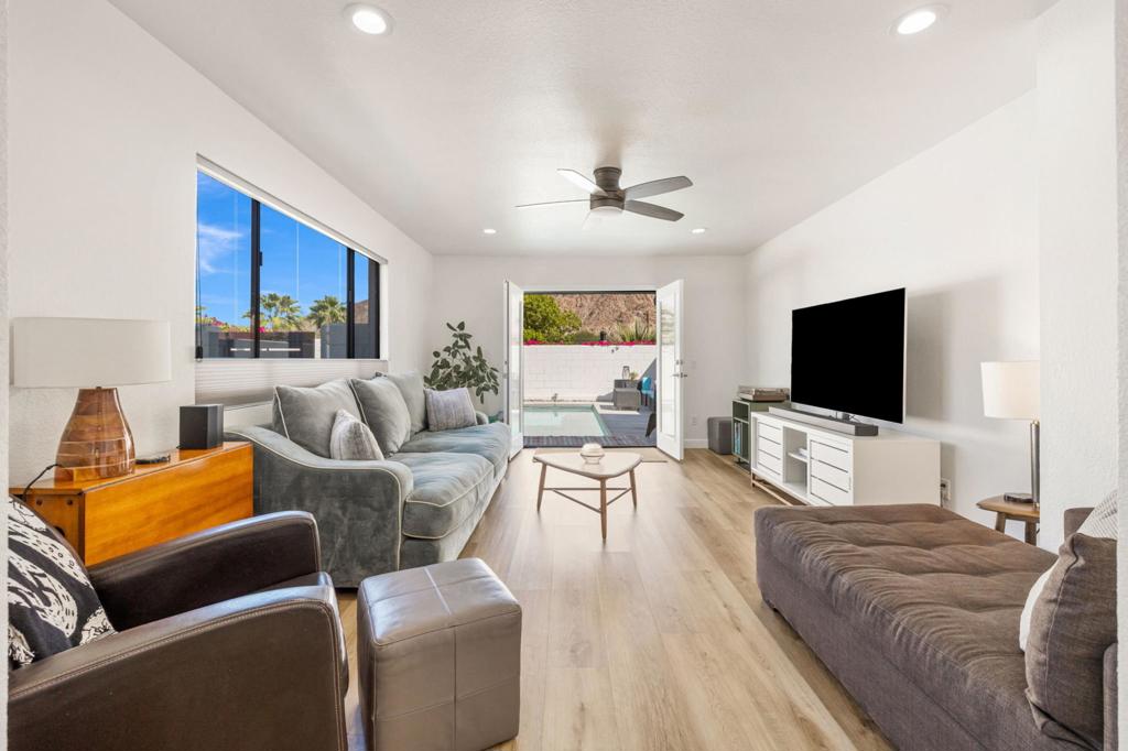 54525 Avenida Carranza