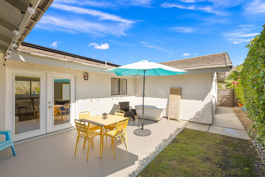 54525 Avenida Carranza