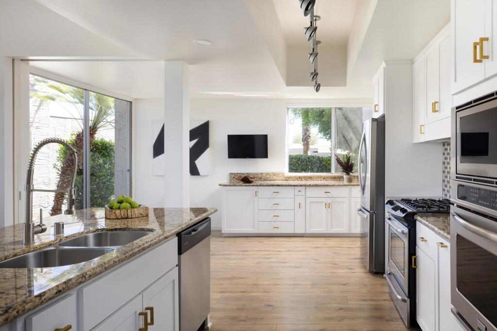 1405 Tamarisk West Street