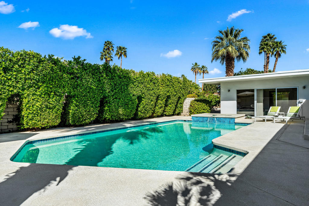 76080 Fairway Drive