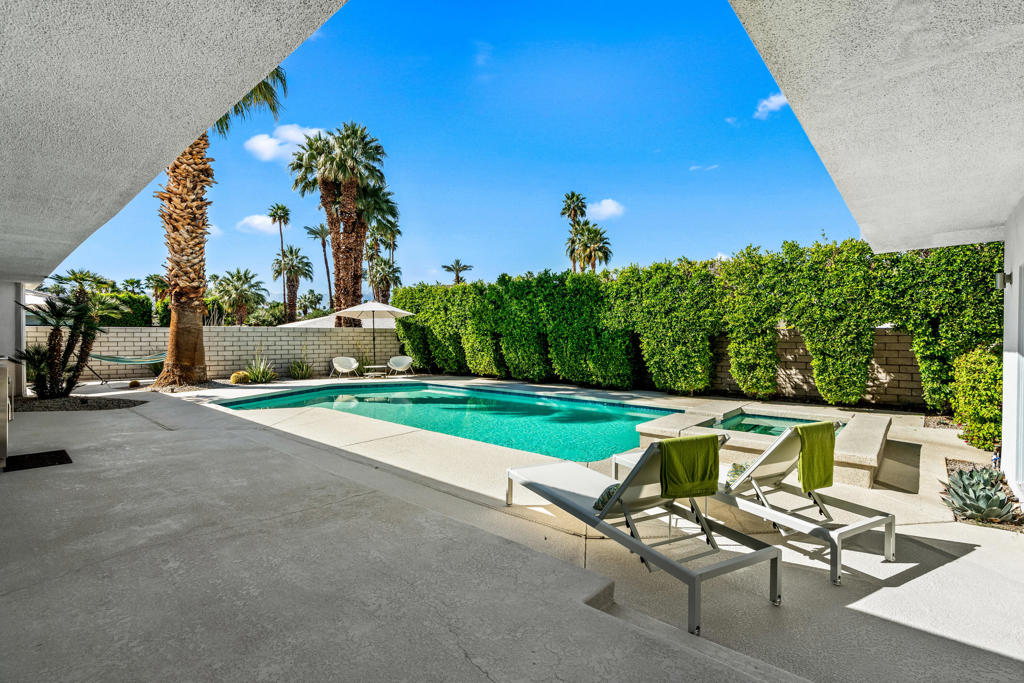 76080 Fairway Drive
