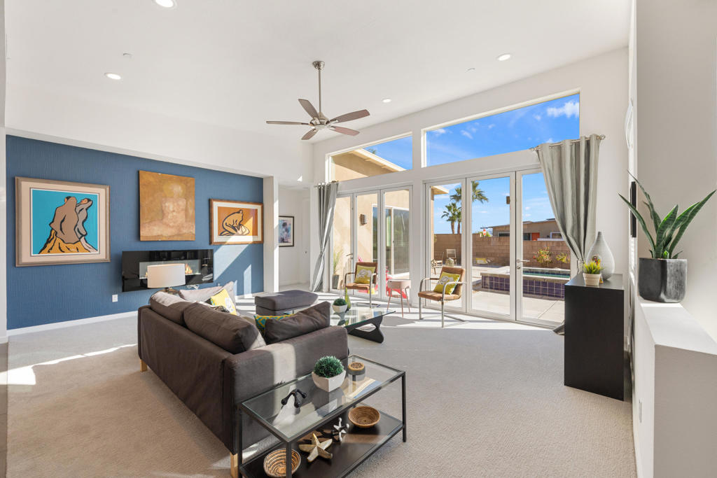 13996 Avenida La Vista