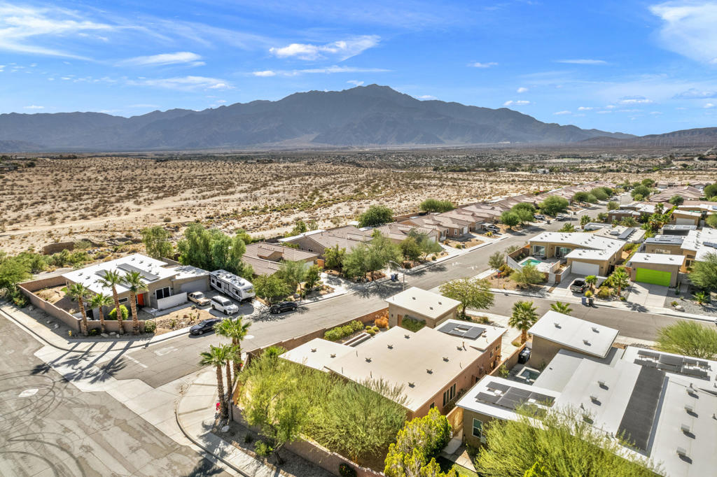 13996 Avenida La Vista