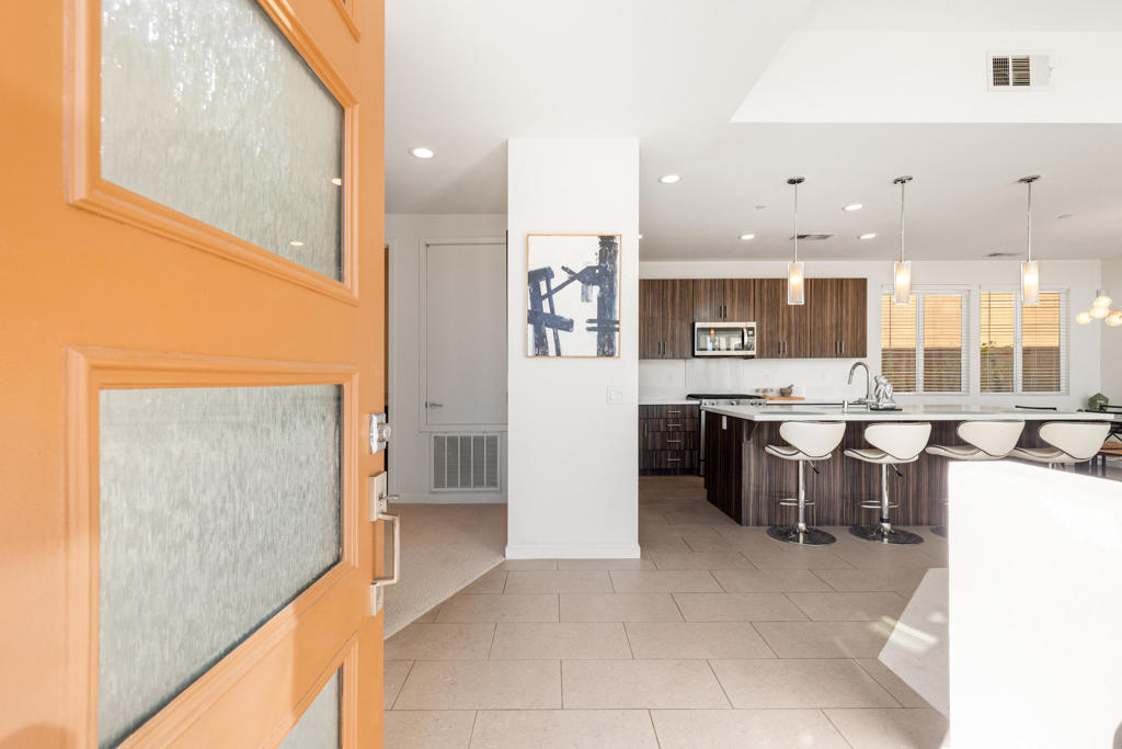 13996 Avenida La Vista