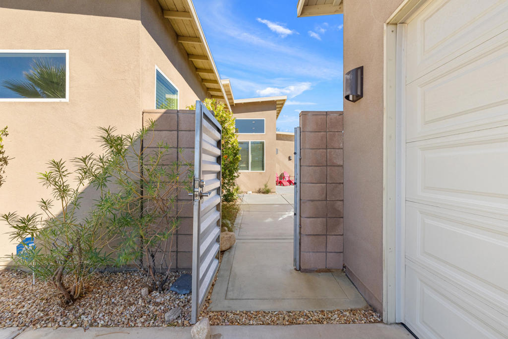 13996 Avenida La Vista