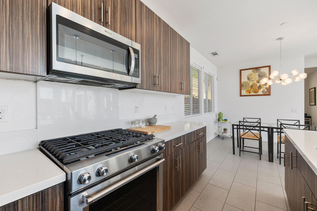 13996 Avenida La Vista