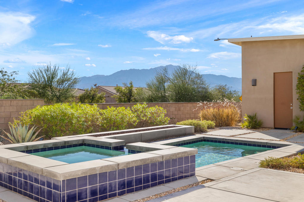 13996 Avenida La Vista