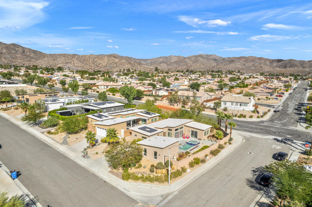 13996 Avenida La Vista