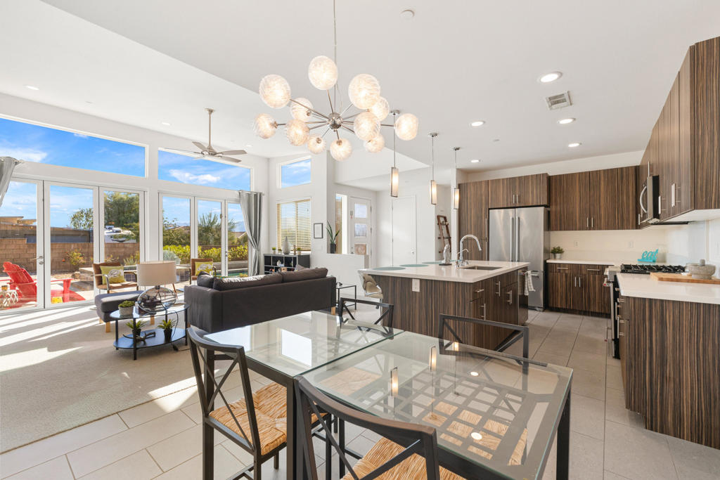 13996 Avenida La Vista