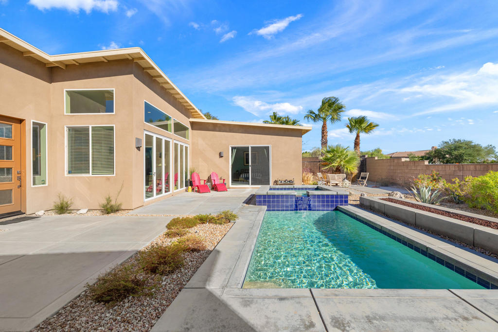 13996 Avenida La Vista