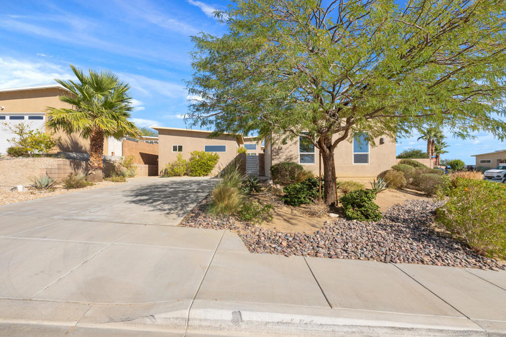 13996 Avenida La Vista