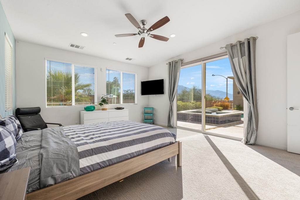 13996 Avenida La Vista