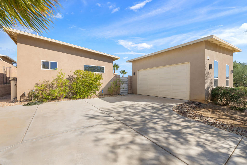 13996 Avenida La Vista