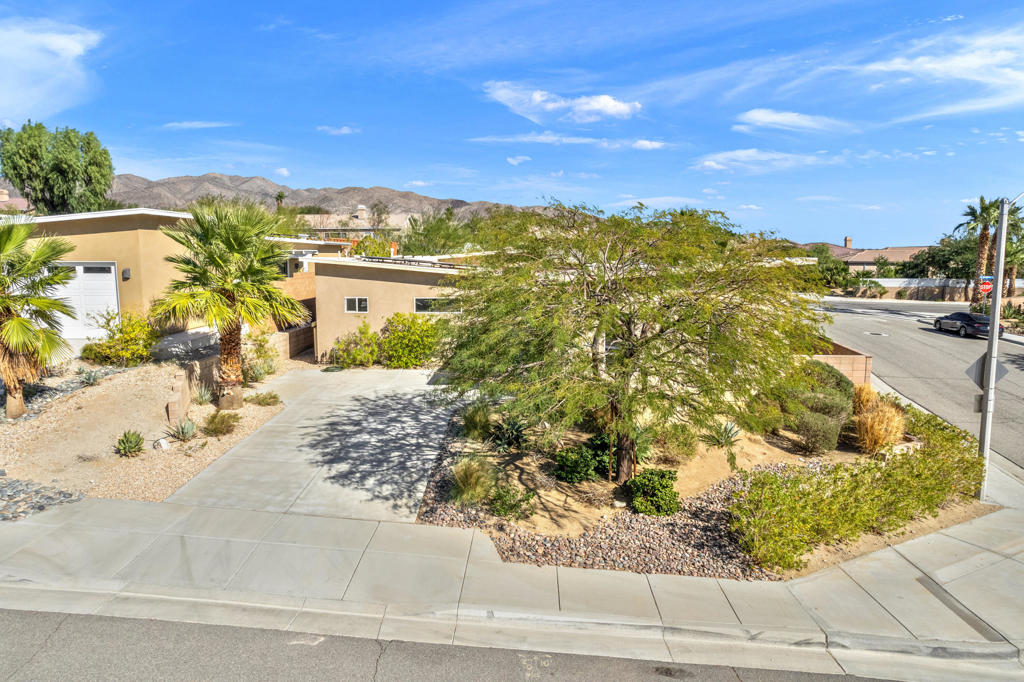 13996 Avenida La Vista