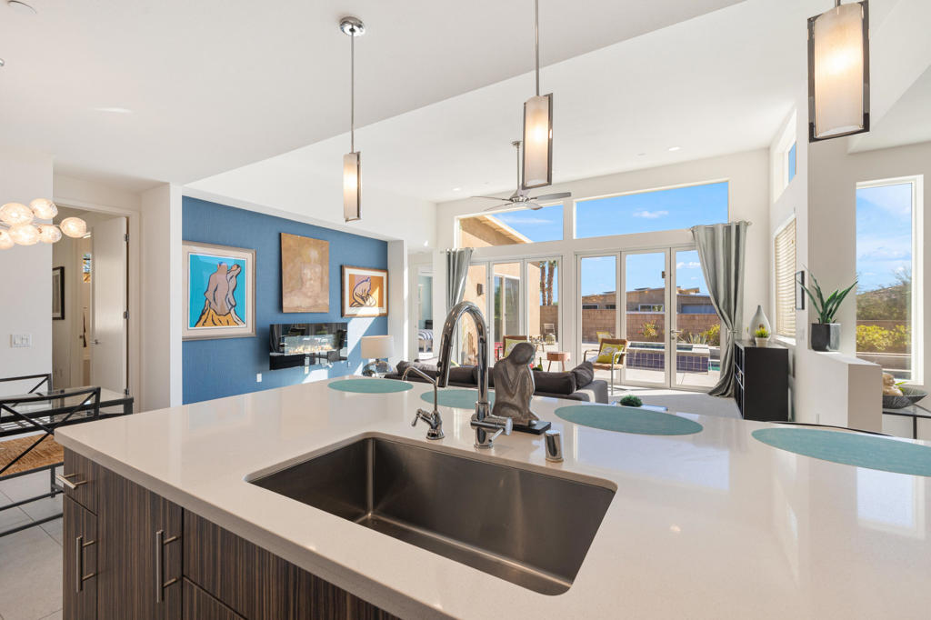 13996 Avenida La Vista