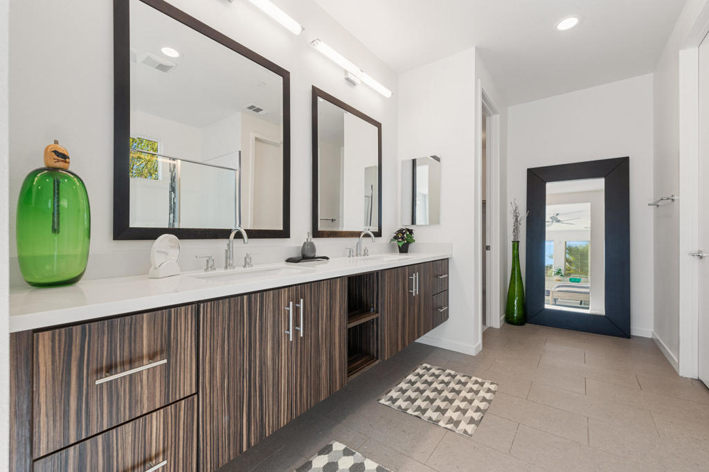 13996 Avenida La Vista