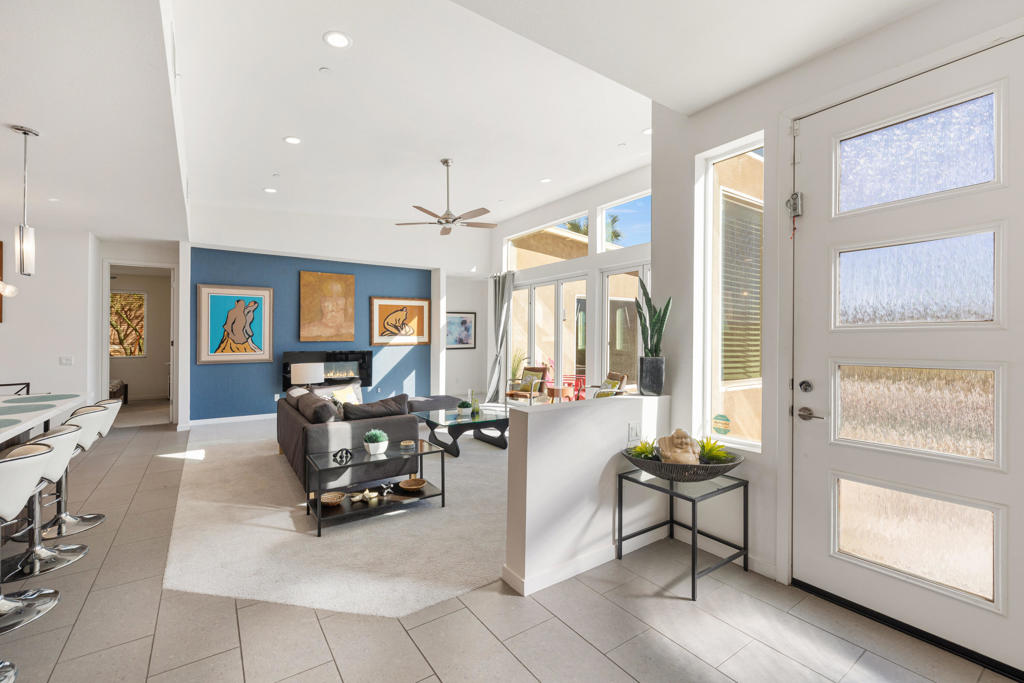 13996 Avenida La Vista