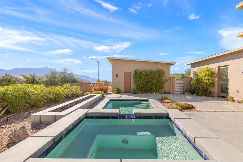 13996 Avenida La Vista