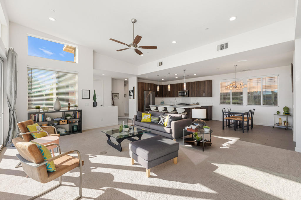 13996 Avenida La Vista