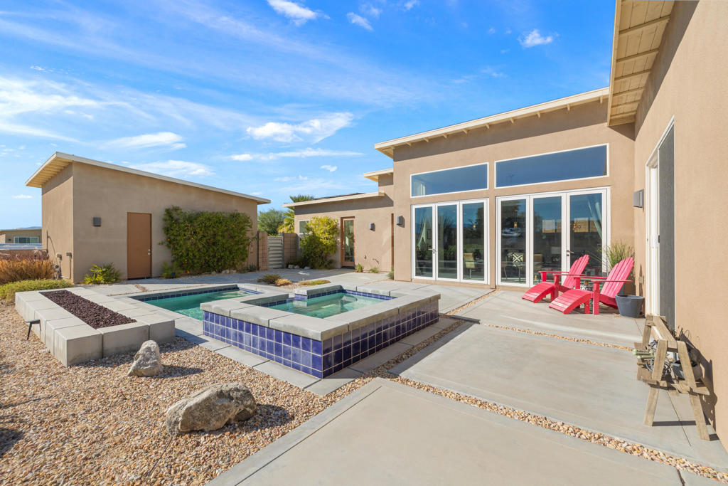 13996 Avenida La Vista