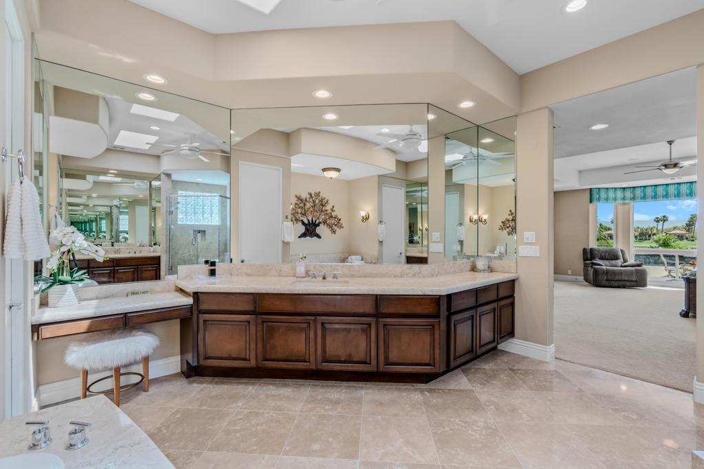 49568 Via Conquistador