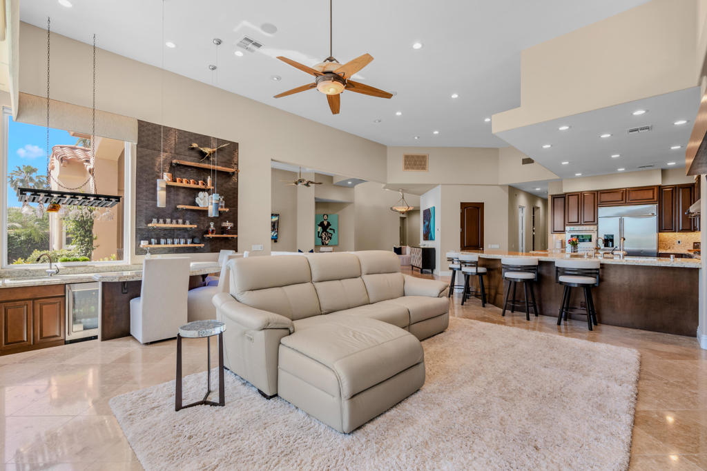 49568 Via Conquistador