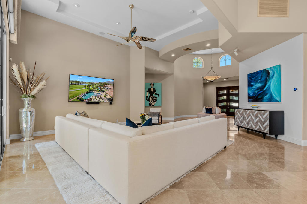 49568 Via Conquistador