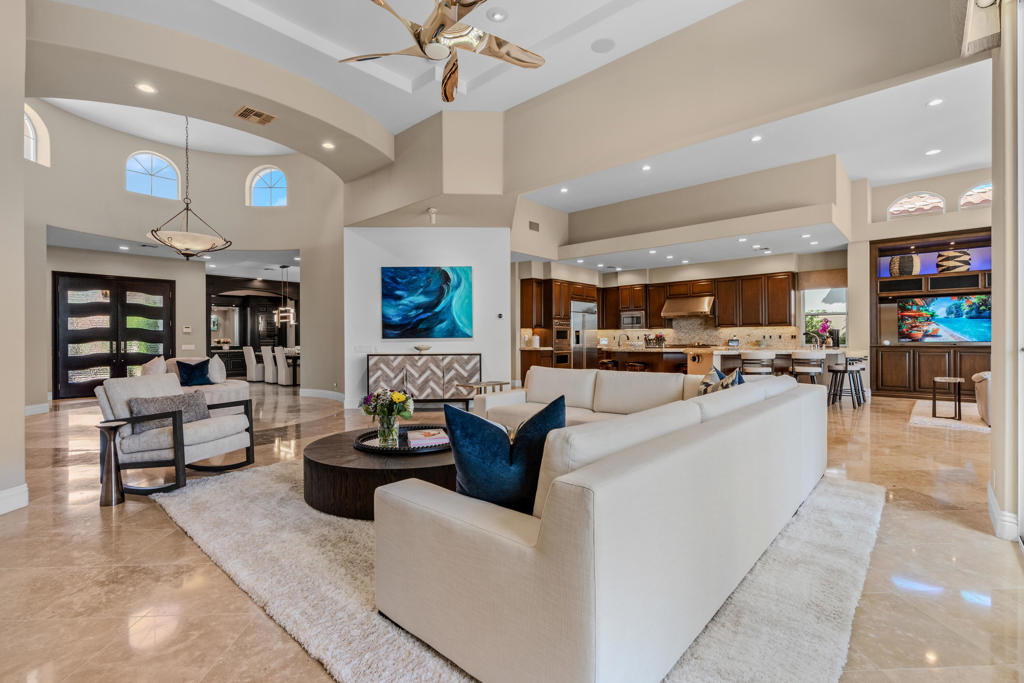 49568 Via Conquistador