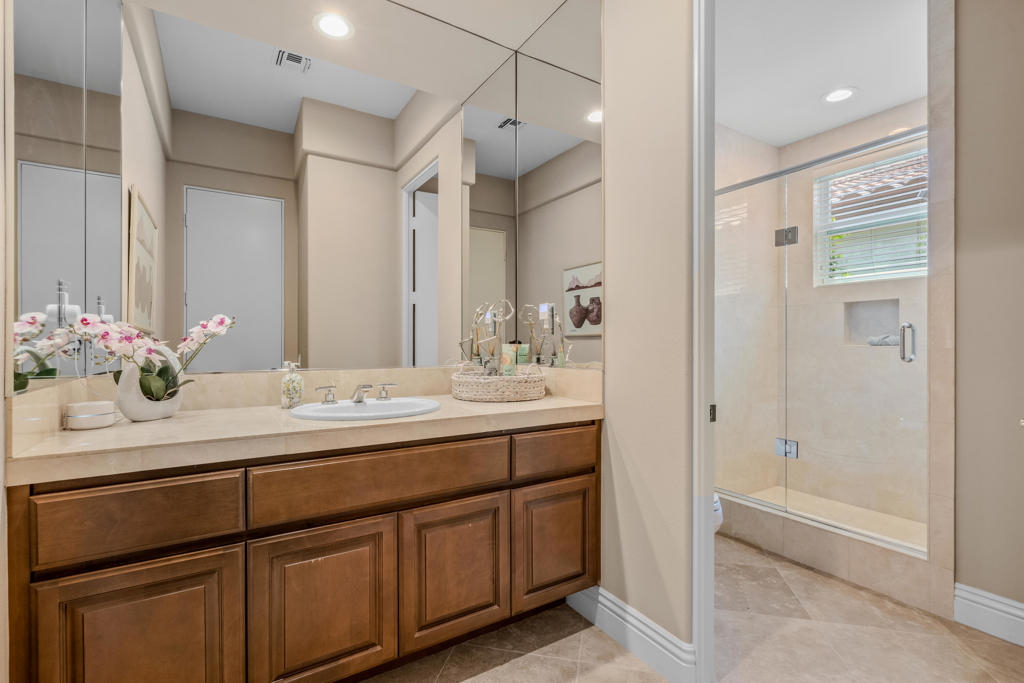 49568 Via Conquistador