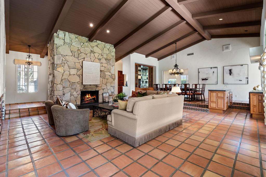 77175 Avenida Arteaga