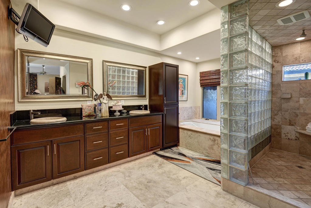 72128 Palm Crest Drive