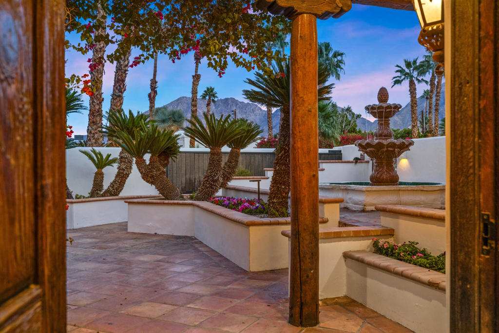 53055 Avenida Juarez