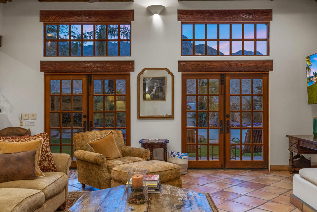 53055 Avenida Juarez