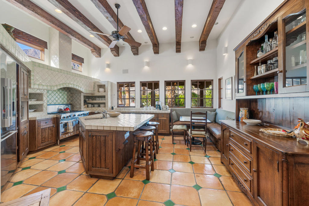 53055 Avenida Juarez