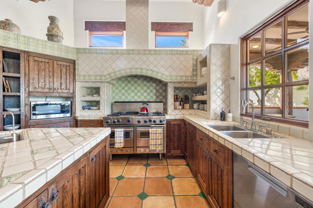 53055 Avenida Juarez