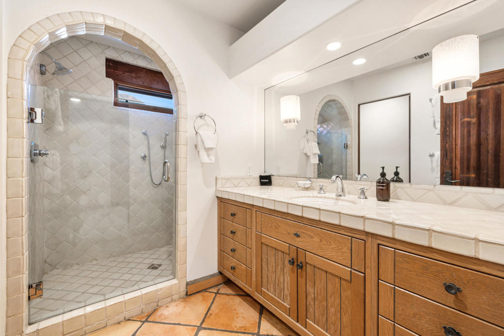 53055 Avenida Juarez