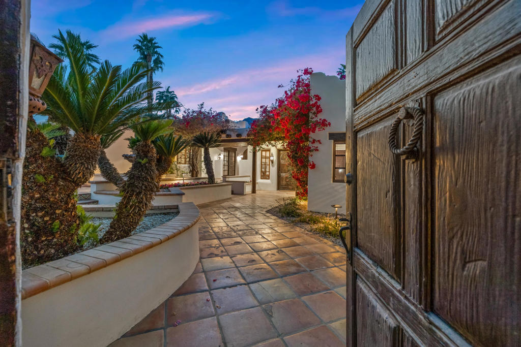 53055 Avenida Juarez