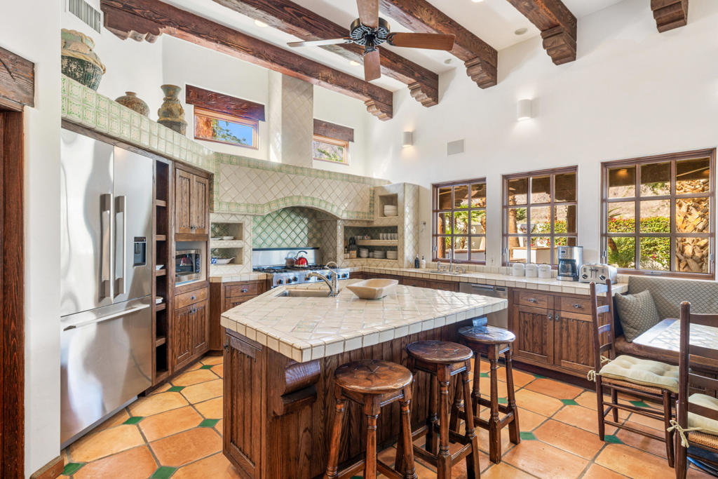 53055 Avenida Juarez