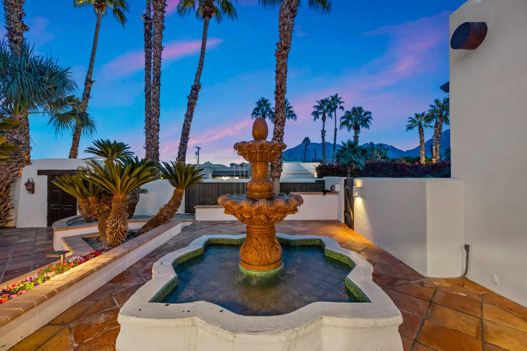 53055 Avenida Juarez