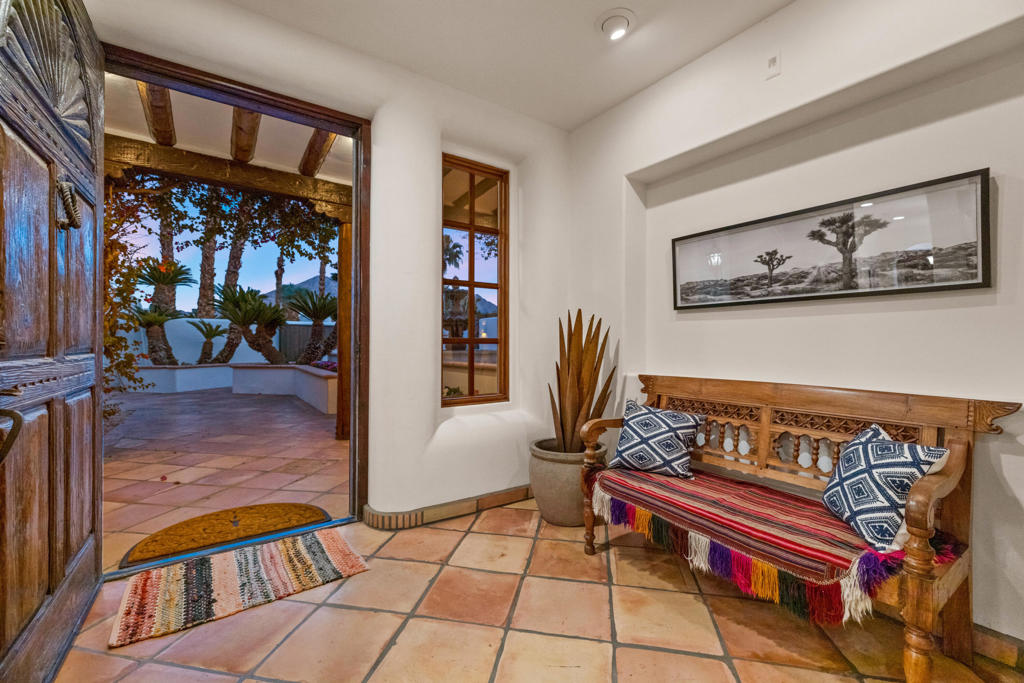 53055 Avenida Juarez