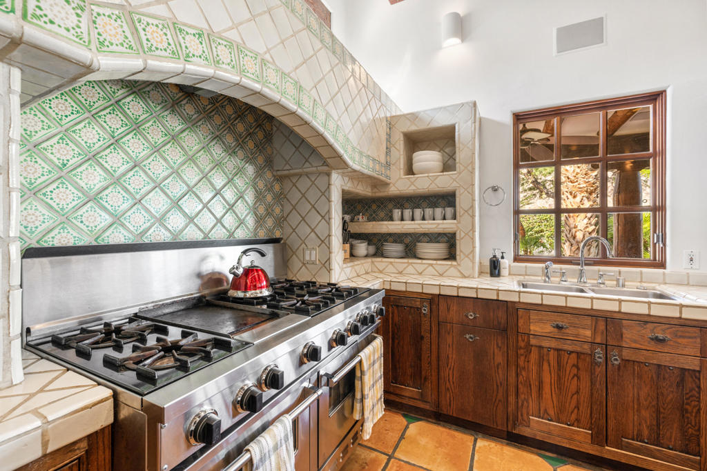 53055 Avenida Juarez