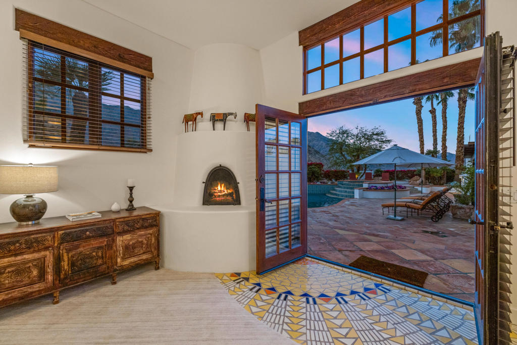 53055 Avenida Juarez