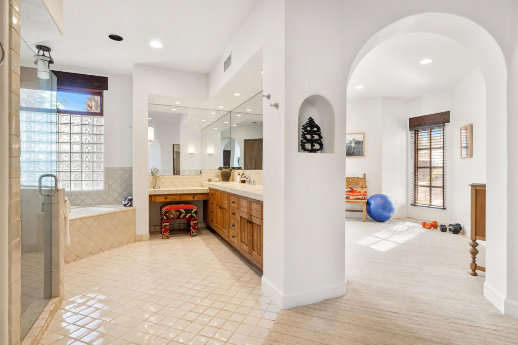 53055 Avenida Juarez