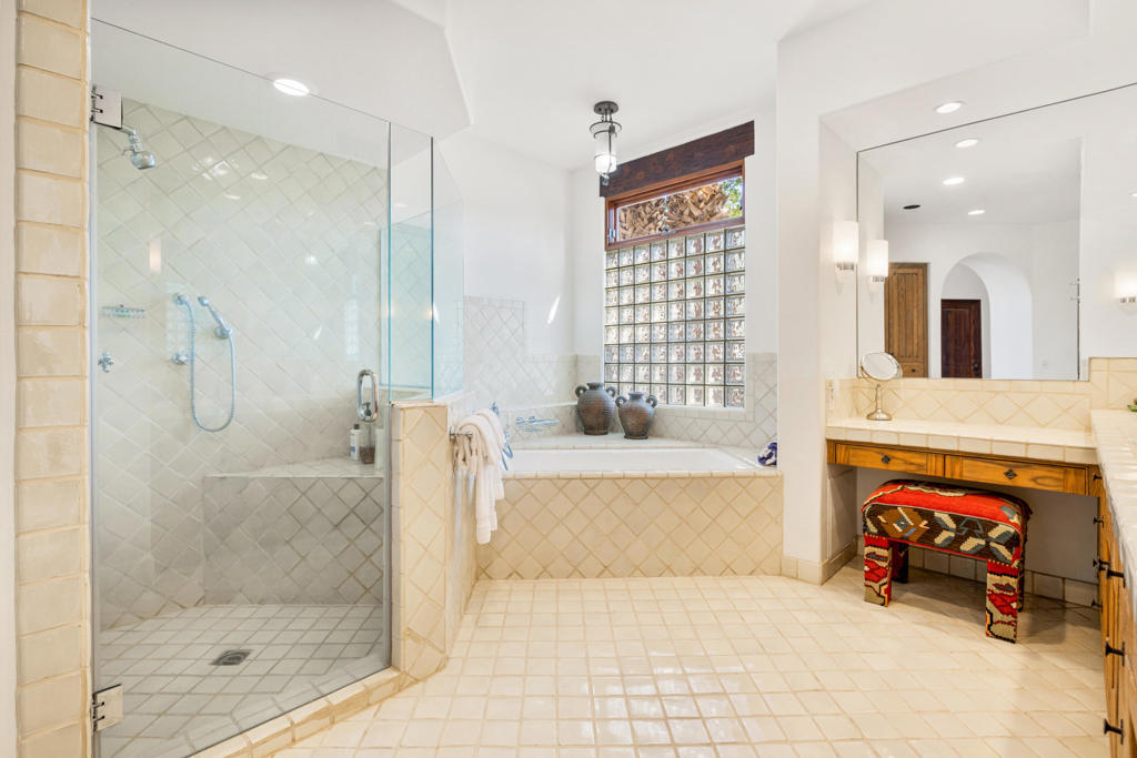 53055 Avenida Juarez