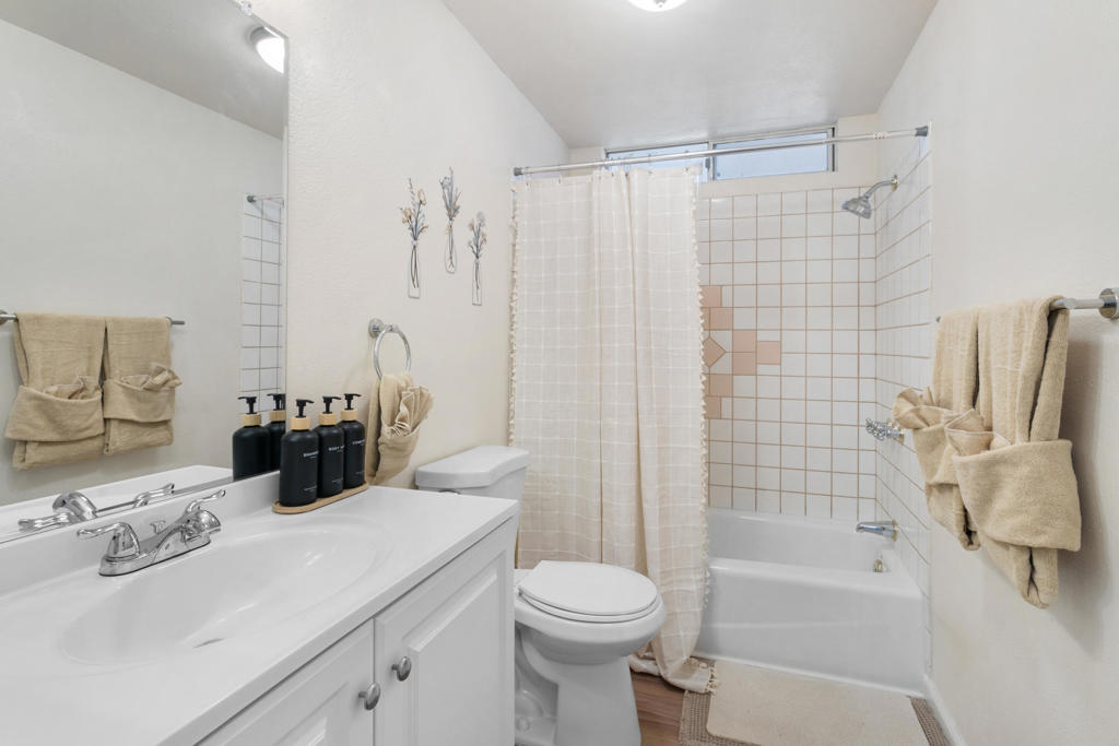 7607 Lucerne Vista Avenue