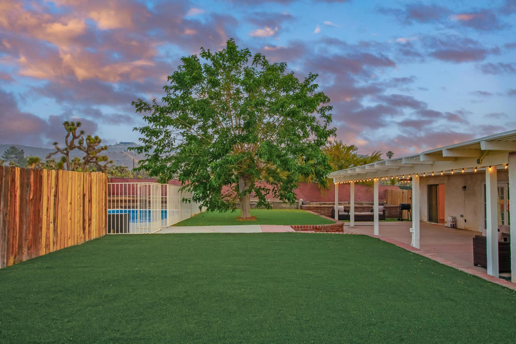 7607 Lucerne Vista Avenue